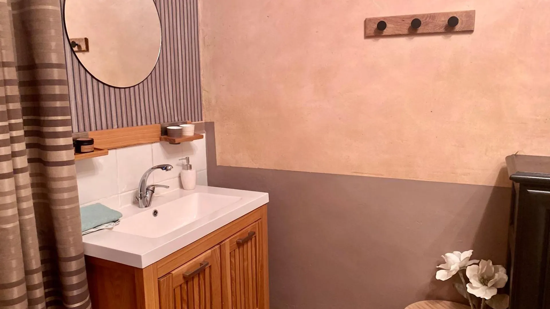 Les Lauriers Duplex Centre Ville Avec Jardin Nyons France